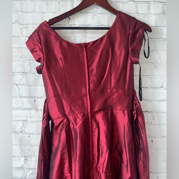 Beautifully Modest Red Sleeveless Formal Long Dress size 6 - Picture 5 of 15